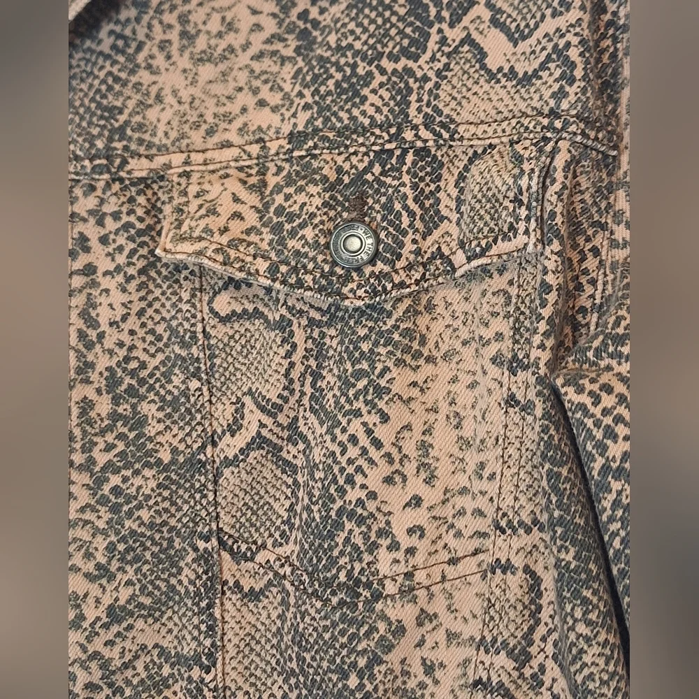 Free People Snakeskin Denim Trucker Jacket Button Up Cotton Brown Black Medium - Picture 8 of 16